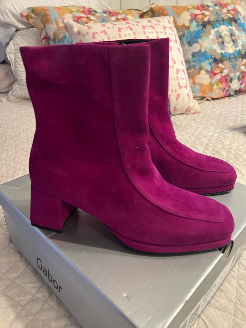 Women’s Suede High Ankle /low calf   Boots in Fuchsia Purple Color
Gabor 
NWT - Picture 3 of 5